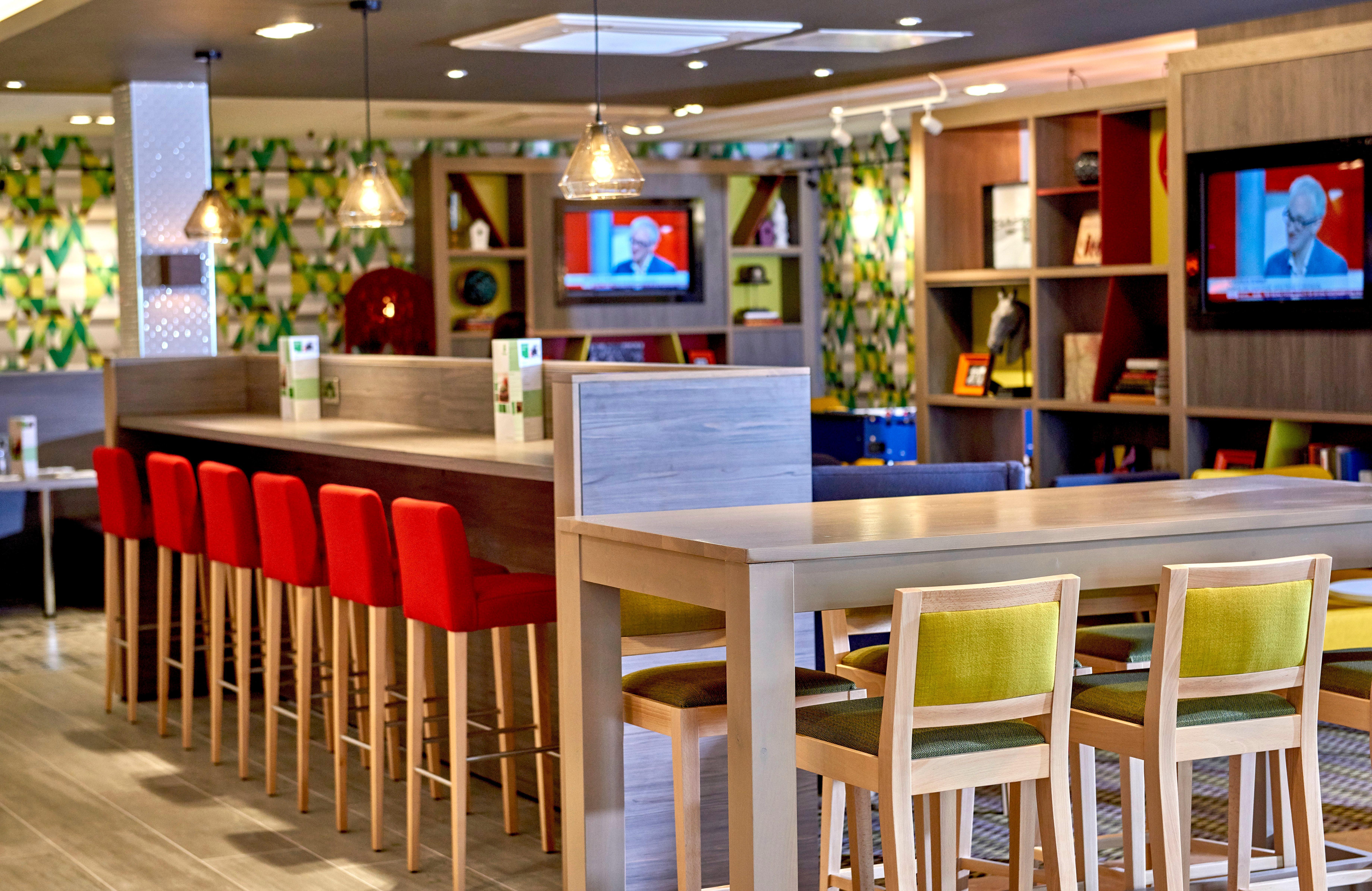 Northampton West M1 Junc 16, An Ihg 4*